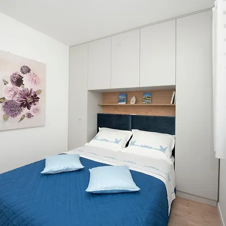 With Parking Space - 24060 Appartement Trogir